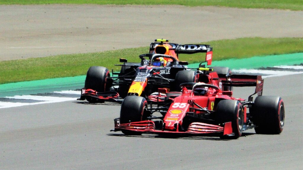 Slot Spins or Race Wins? Comparing the Excitement of Online Casinos and Motorsport Betting