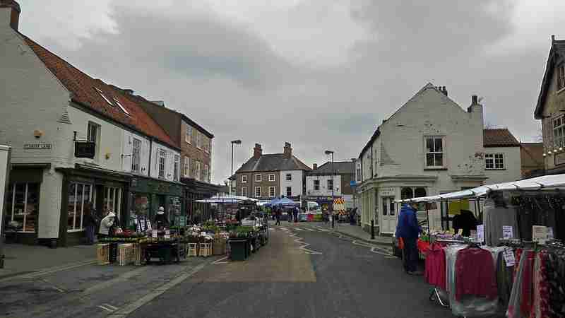 2014 03 25_Pocklington Market_0001 - 2014 03 25 Pocklington Market on a dull but dry day, tags: das food drink festival - Keith Laverack via Flickr (CC BY-ND)